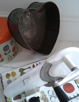 click here toview our Kitchenalia, china, glass section